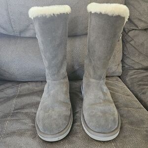 💜 EUC Womens size 7 koolaburra by UGG. Gray with shearling.